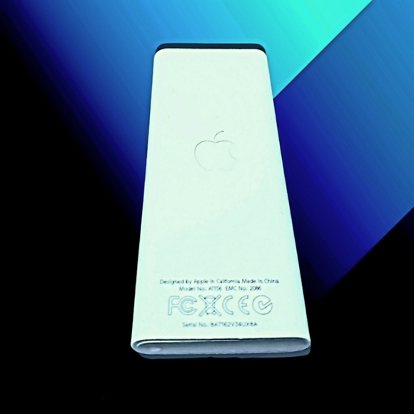 Apple Original Remote A1156 + Spare Replacement Battery - Picture 3 of 5